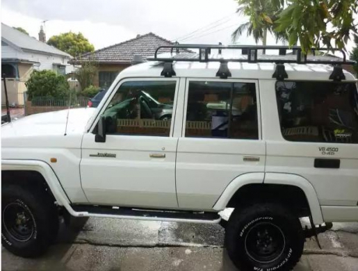 2011 Toyota Landcruiser 5 speed Manual Diesel Turbo Intercooled, Dar es Salaam - Tanzania