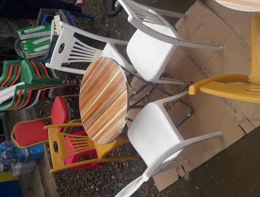 Chaises + table, Douala -  Cameroun