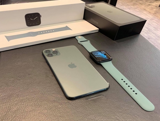 iPhone 11 Pro Max + Apple Watch Series 5 40mm, Nairobi -  Kenya