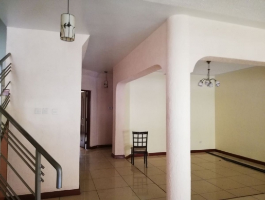 LAVISH 3 BEDROOM VILLA TO LET IN LAVINGTON, Nairobi -  Kenya